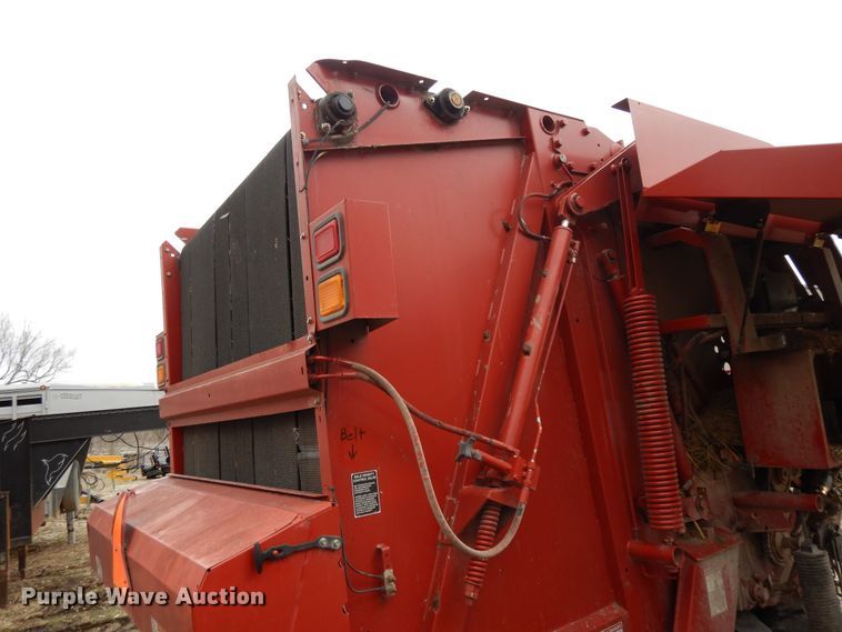 image for item DF5994 2006 New Holland BR780A round baler