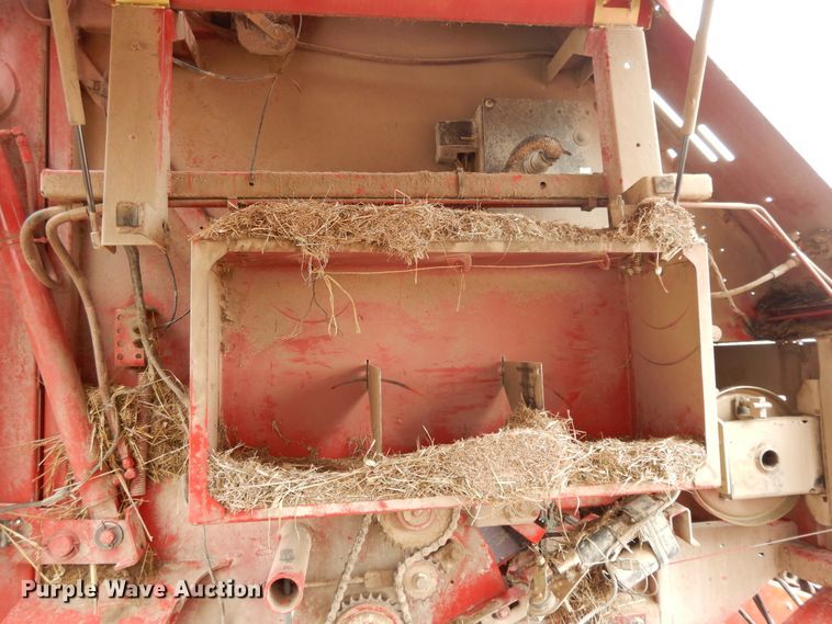 image for item DF5994 2006 New Holland BR780A round baler