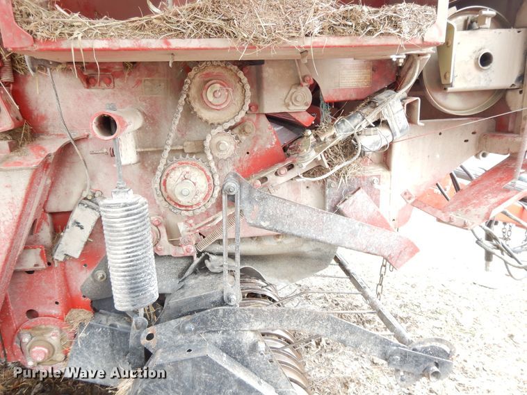 image for item DF5994 2006 New Holland BR780A round baler