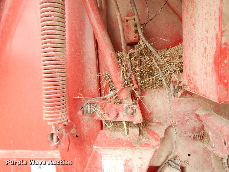 image for item DF5994 2006 New Holland BR780A round baler