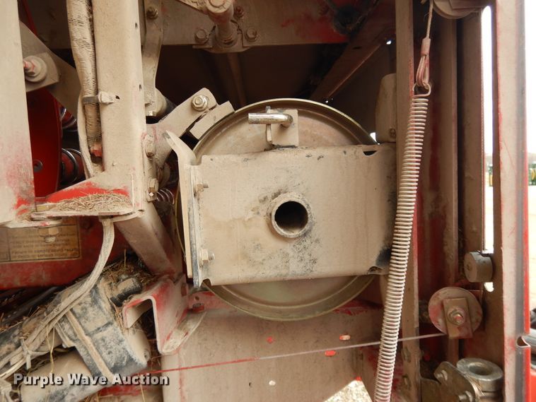 image for item DF5994 2006 New Holland BR780A round baler