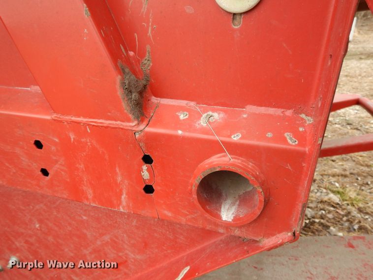 image for item DF5994 2006 New Holland BR780A round baler