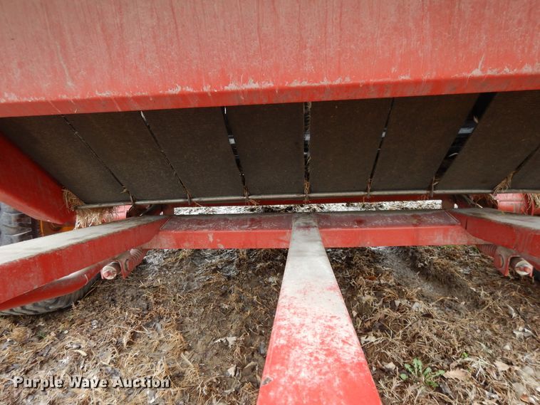 image for item DF5994 2006 New Holland BR780A round baler