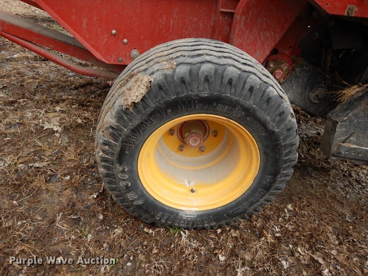 image for item DF5994 2006 New Holland BR780A round baler