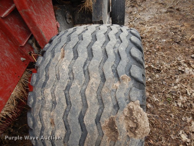 image for item DF5994 2006 New Holland BR780A round baler