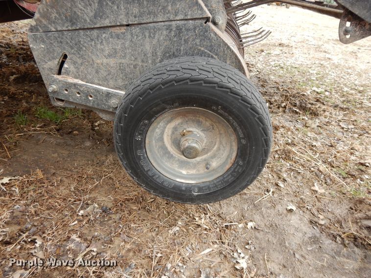 image for item DF5994 2006 New Holland BR780A round baler