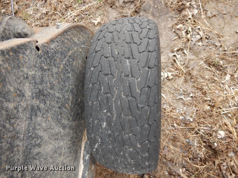 image for item DF5994 2006 New Holland BR780A round baler