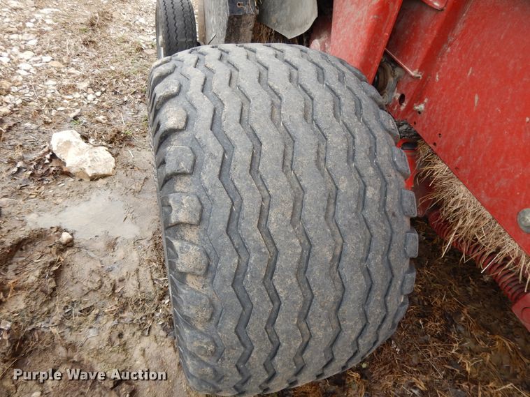 image for item DF5994 2006 New Holland BR780A round baler