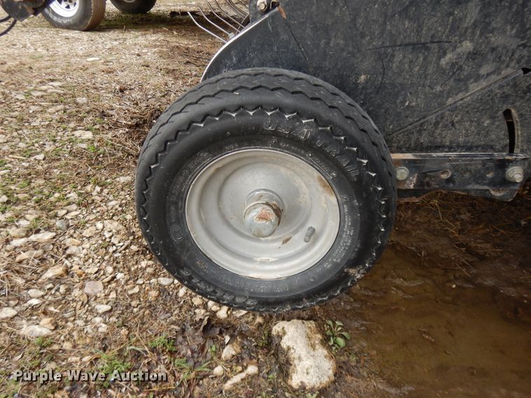 image for item DF5994 2006 New Holland BR780A round baler