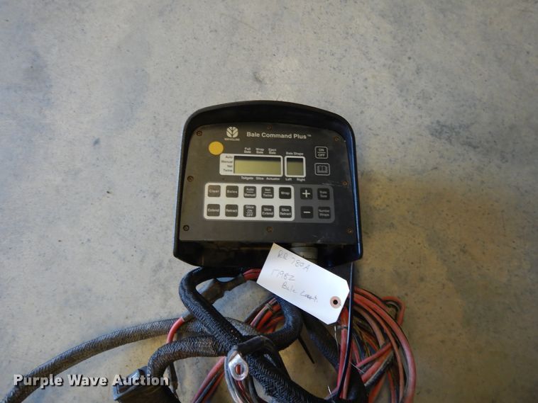 image for item DF5994 2006 New Holland BR780A round baler