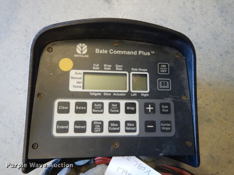 image for item DF5994 2006 New Holland BR780A round baler