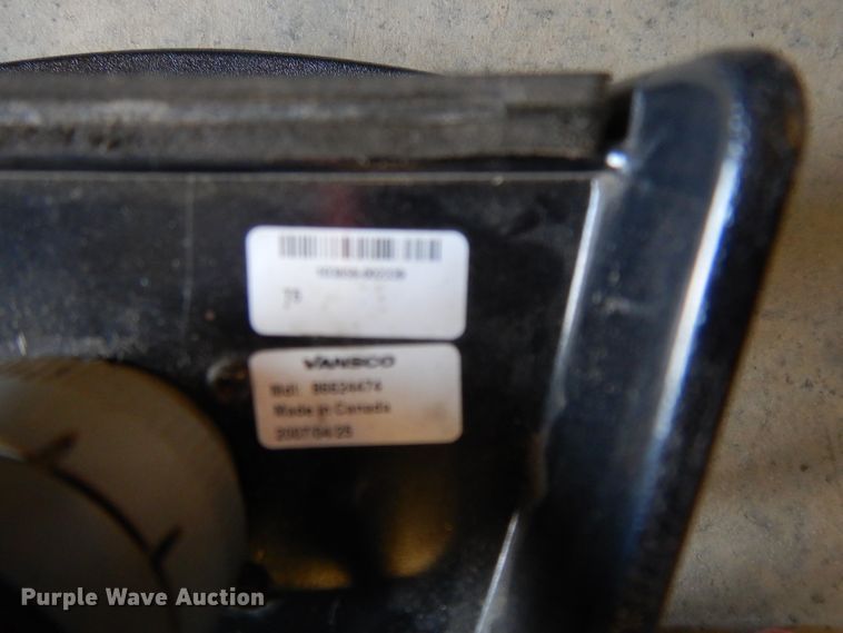 image for item DF5994 2006 New Holland BR780A round baler