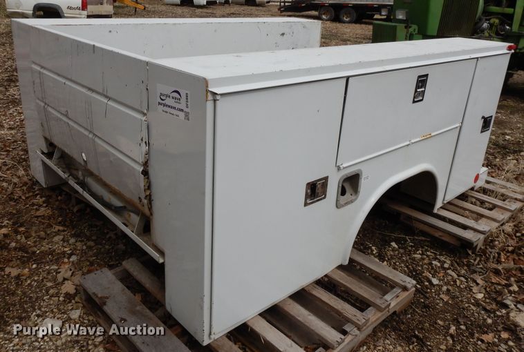 Reading SLU98ASW WRRLLH2 utility bed in Alma, KS Item DF5995 sold Purple Wave