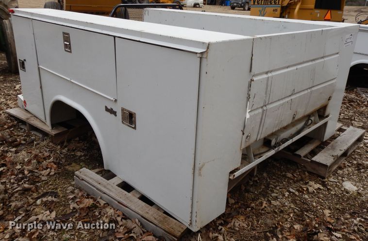 image for item DF5995 Reading SLU98ASW WRRLLH2 utility bed