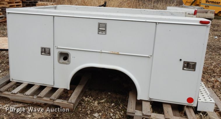 image for item DF5995 Reading SLU98ASW WRRLLH2 utility bed