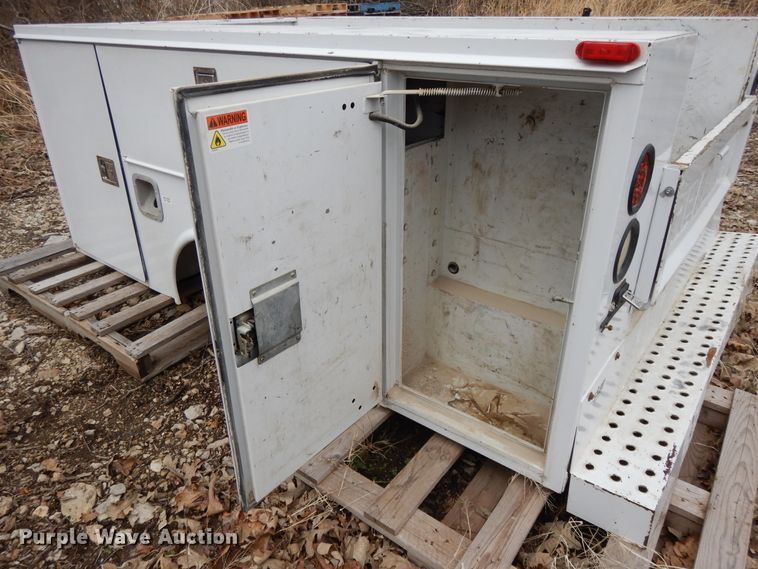 image for item DF5995 Reading SLU98ASW WRRLLH2 utility bed