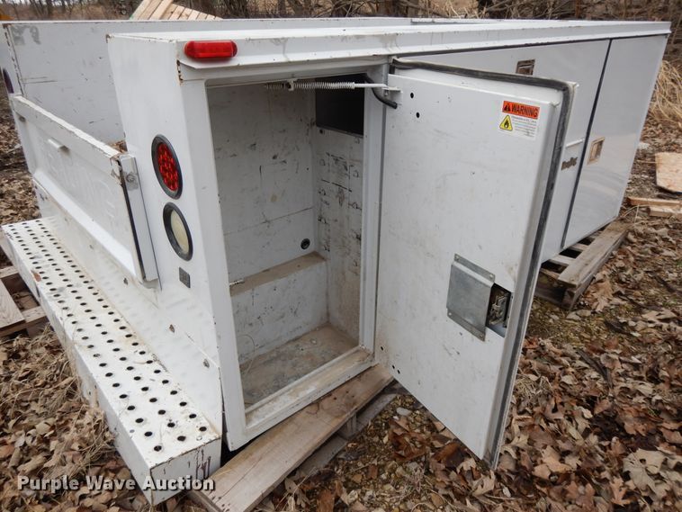 Reading SLU98ASW WRRLLH2 utility bed in Alma, KS Item DF5995 sold Purple Wave