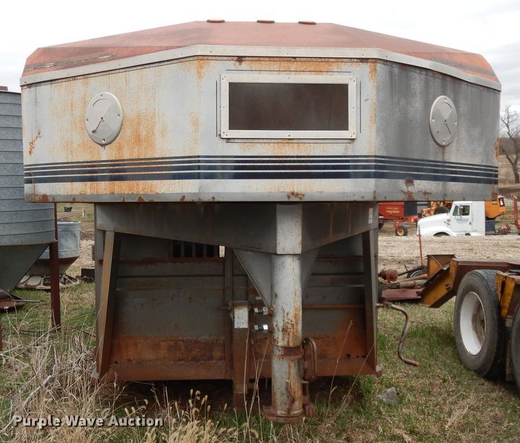 image for item DF5996 1991 Titan livestock trailer