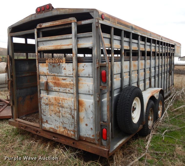 image for item DF5996 1991 Titan livestock trailer