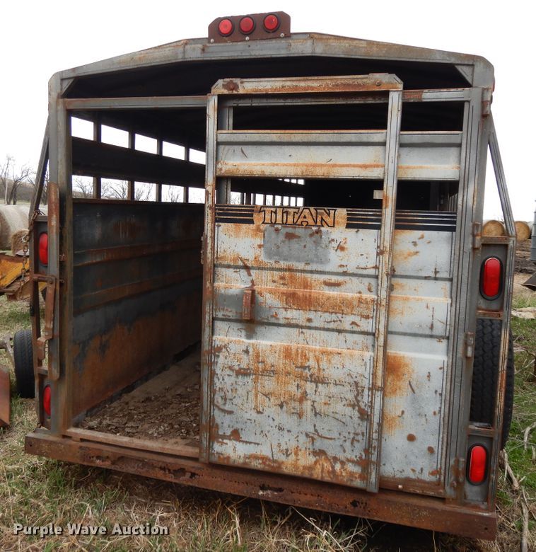 image for item DF5996 1991 Titan livestock trailer