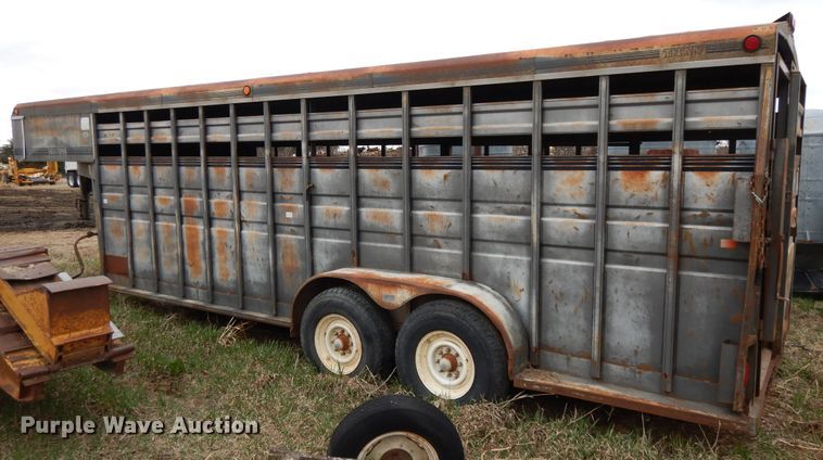 image for item DF5996 1991 Titan livestock trailer