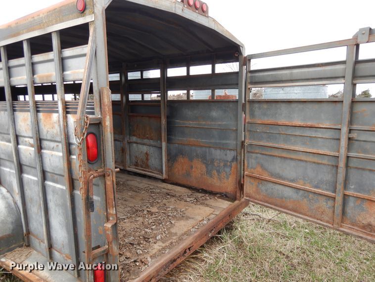 image for item DF5996 1991 Titan livestock trailer