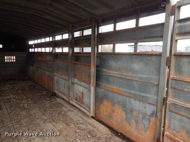 image for item DF5996 1991 Titan livestock trailer