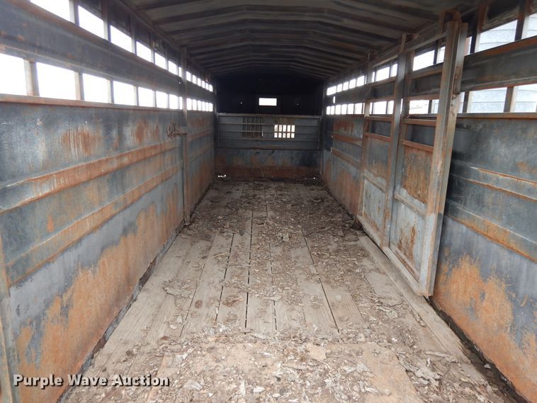 image for item DF5996 1991 Titan livestock trailer