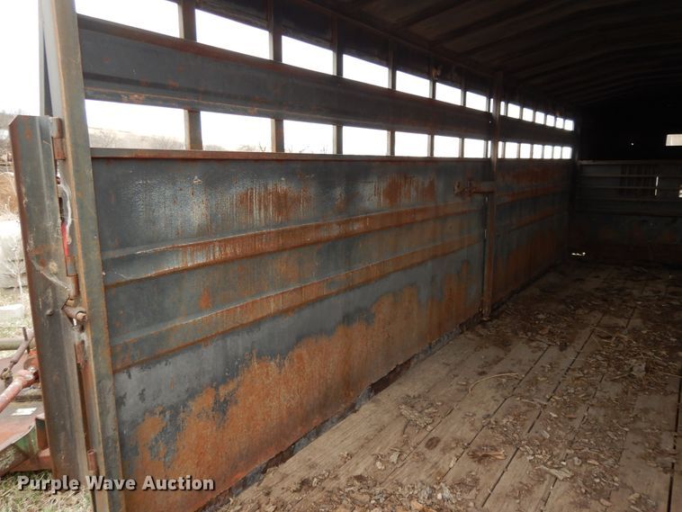 image for item DF5996 1991 Titan livestock trailer