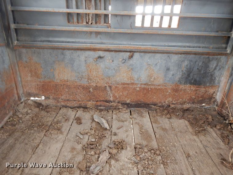 image for item DF5996 1991 Titan livestock trailer