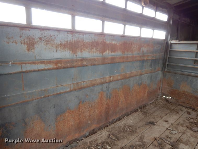 image for item DF5996 1991 Titan livestock trailer
