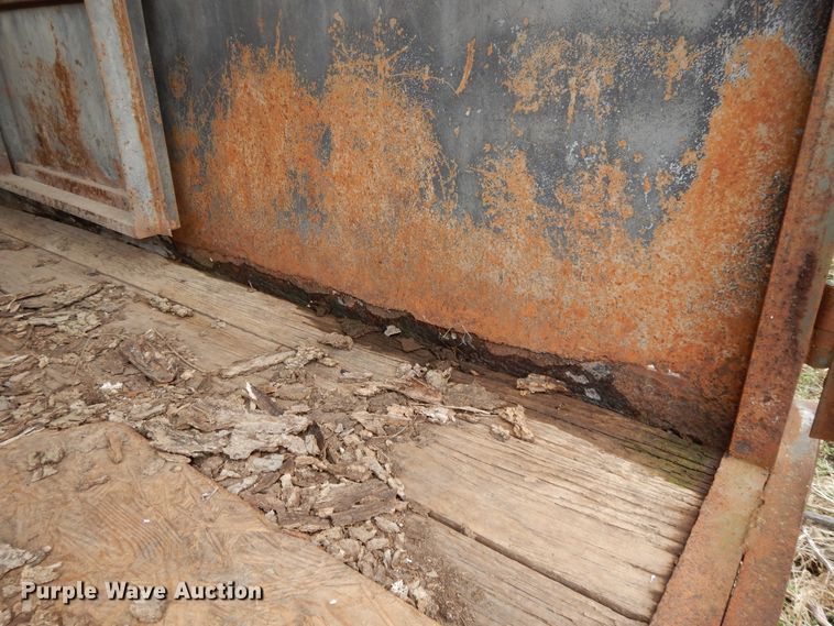 image for item DF5996 1991 Titan livestock trailer