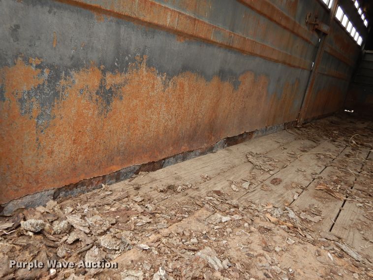 image for item DF5996 1991 Titan livestock trailer