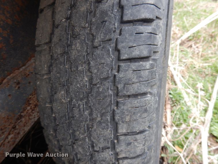 image for item DF5996 1991 Titan livestock trailer