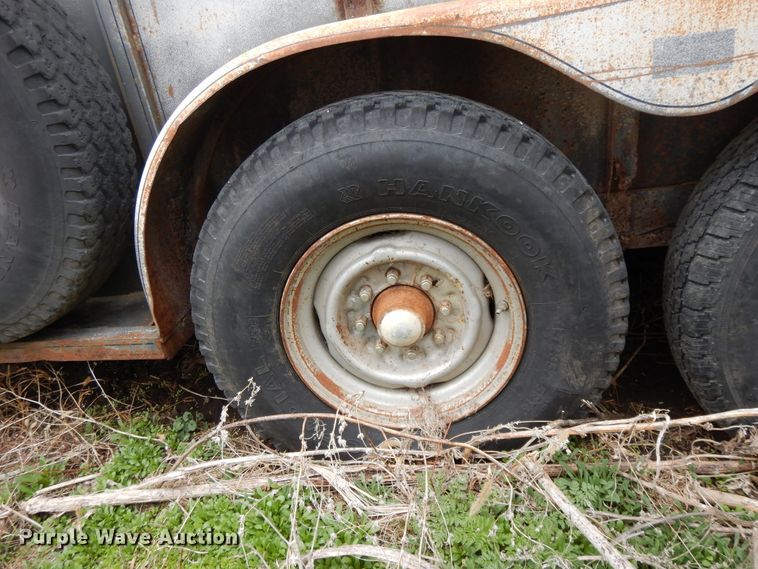 image for item DF5996 1991 Titan livestock trailer