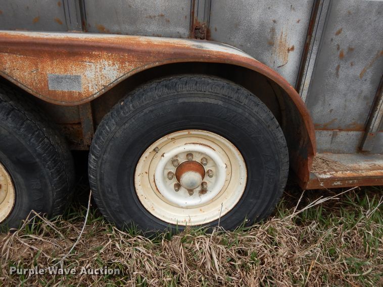 image for item DF5996 1991 Titan livestock trailer