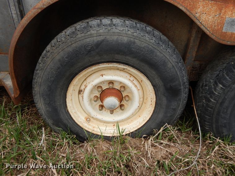 image for item DF5996 1991 Titan livestock trailer