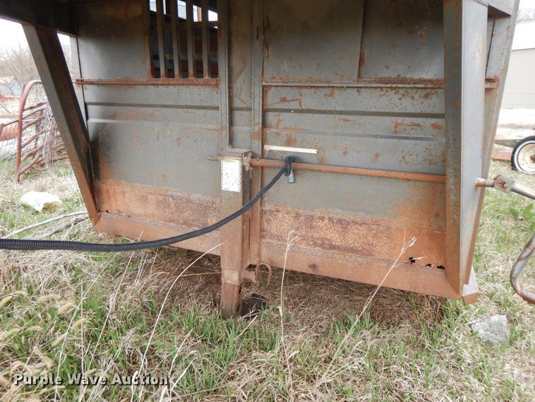 image for item DF5996 1991 Titan livestock trailer