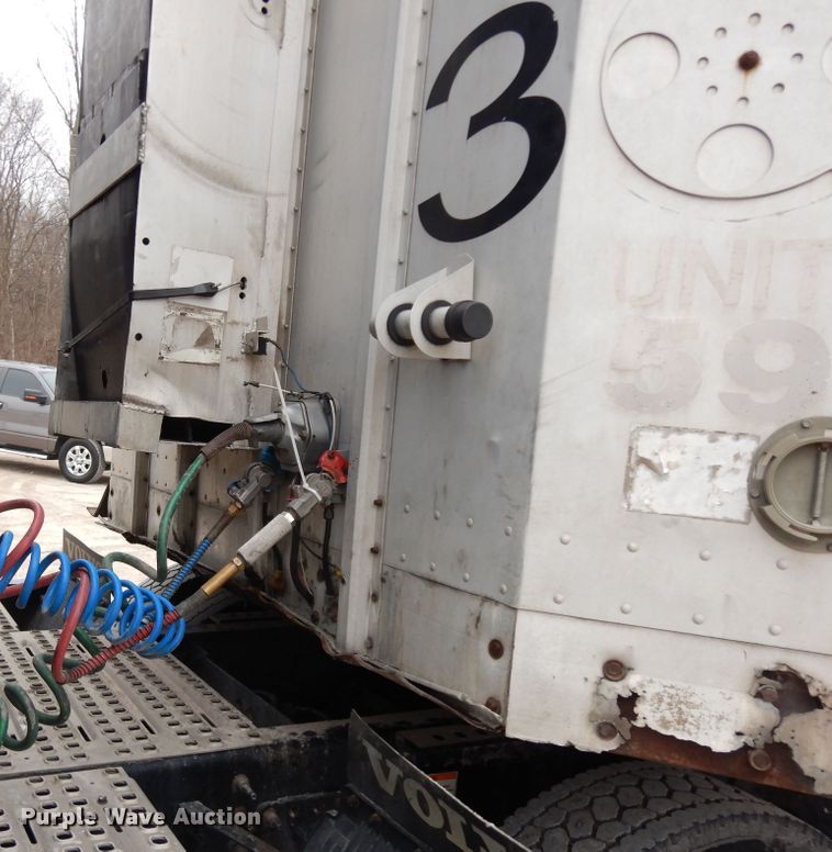 image for item DF6663 1996 Barret Baci livestock trailer