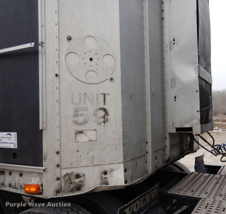 image for item DF6663 1996 Barret Baci livestock trailer