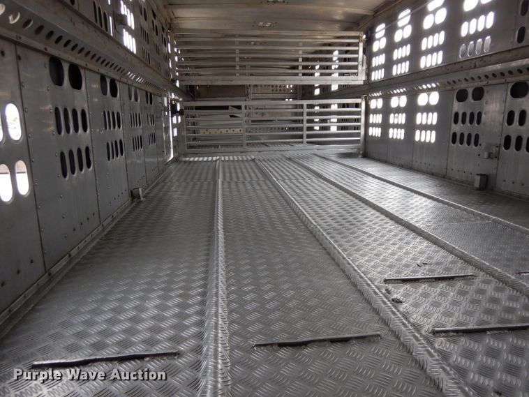 image for item DF6663 1996 Barret Baci livestock trailer