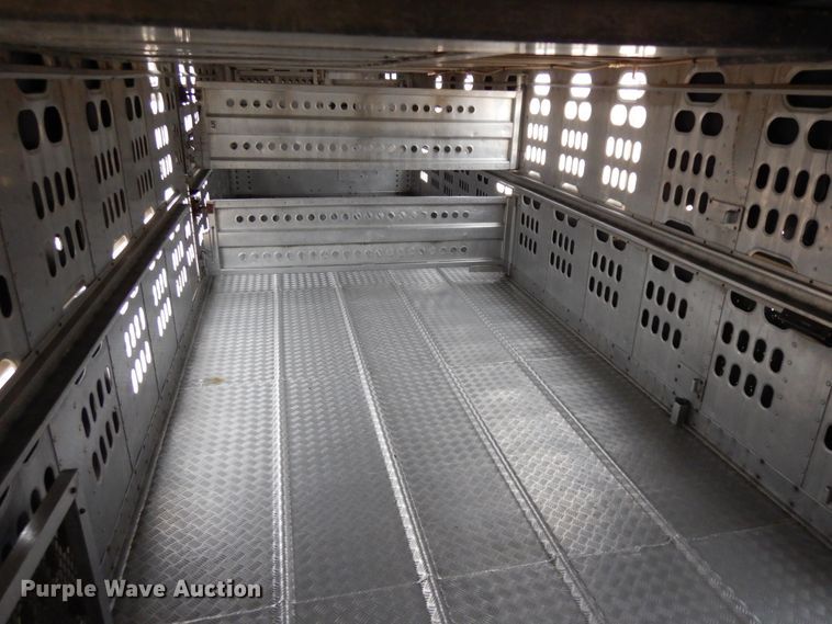 image for item DF6663 1996 Barret Baci livestock trailer