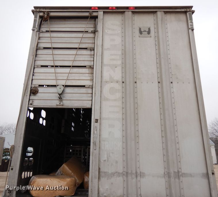 image for item DF6663 1996 Barret Baci livestock trailer