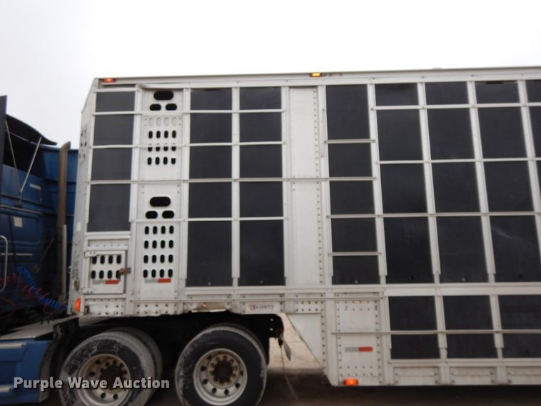 image for item DF6663 1996 Barret Baci livestock trailer