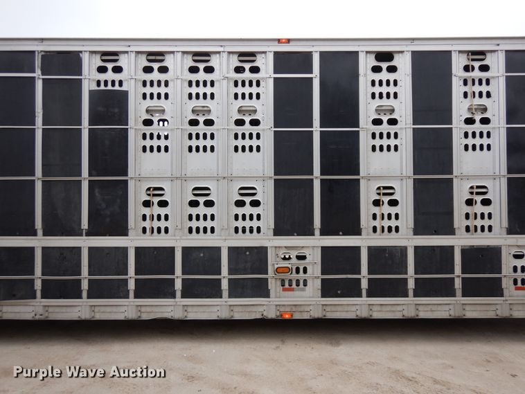 image for item DF6663 1996 Barret Baci livestock trailer