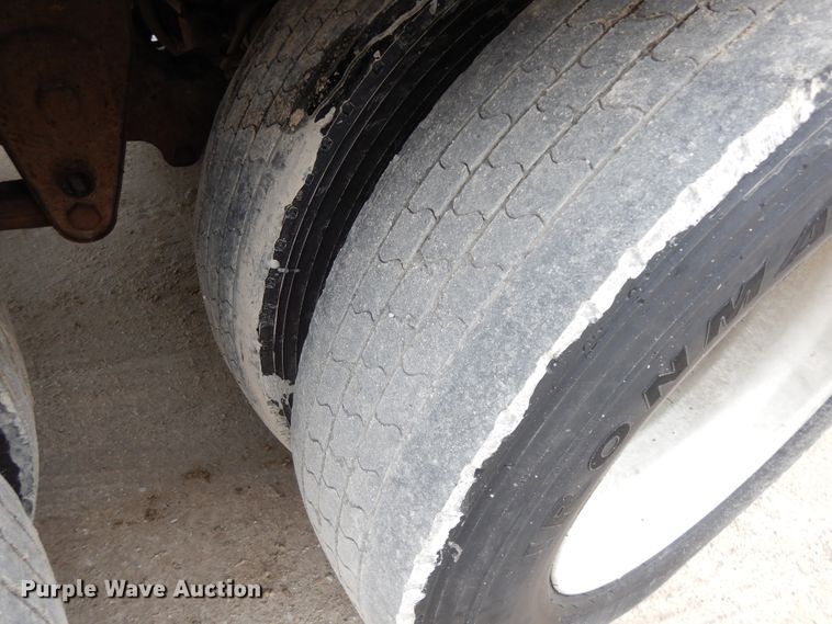 image for item DF6663 1996 Barret Baci livestock trailer