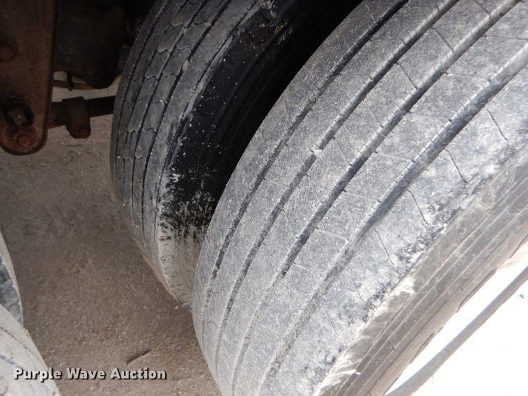 image for item DF6663 1996 Barret Baci livestock trailer