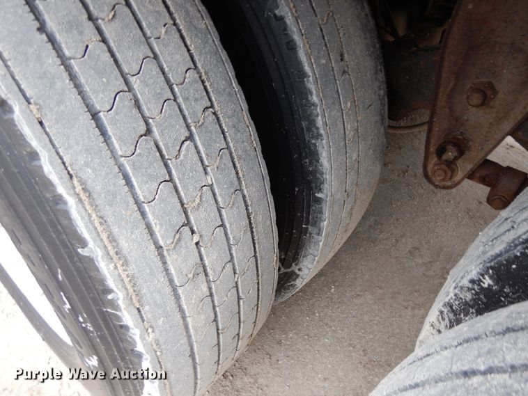 image for item DF6663 1996 Barret Baci livestock trailer