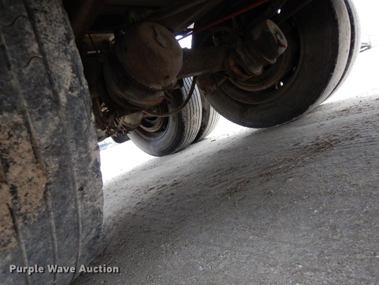 image for item DF6663 1996 Barret Baci livestock trailer