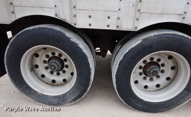 image for item DF6663 1996 Barret Baci livestock trailer